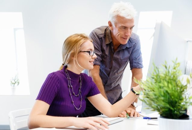 co-workers-working-together-PRZ8DTV-637x433