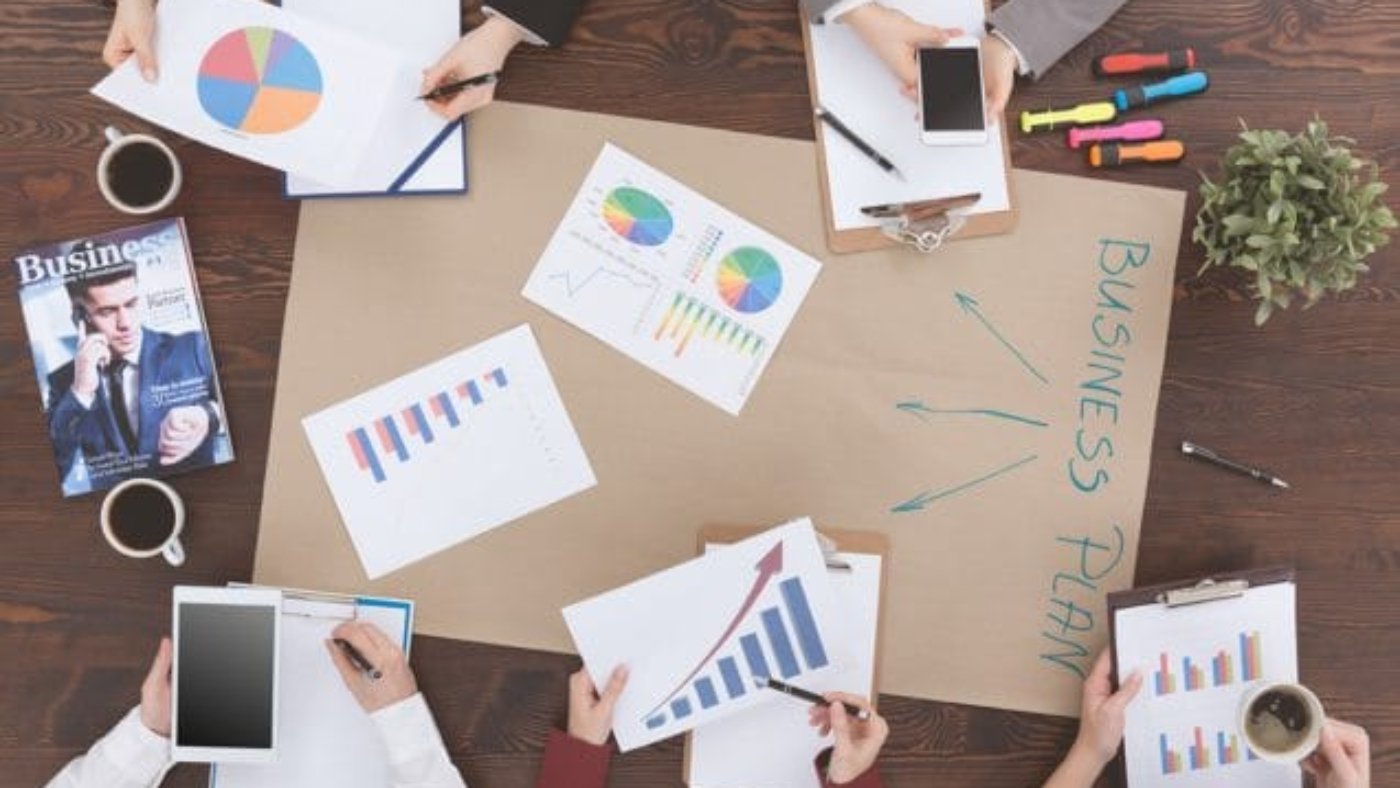 people-preparing-business-plan-PMM9WH8-637x433